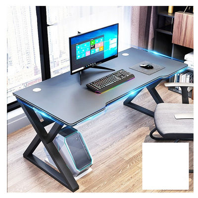 Personal computer desktop a combinazione gratuita per studenti e professionisti