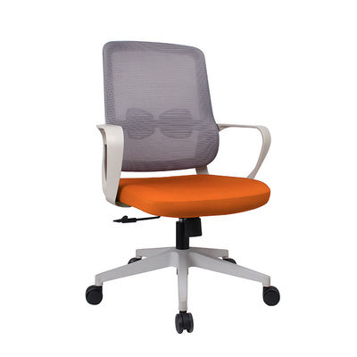 Poltrona da ufficio in rete a telaio bianco di design moderno per studenti e dipendenti sdraiati