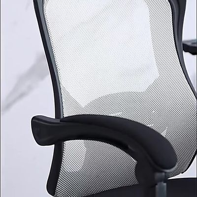 Seduta confortevole di maglia con schienale alto e base regolabile