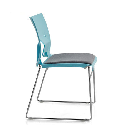Tipo metallico Altre sedie da conferenza in plastica in PP ergonomica con design curvo confortevole