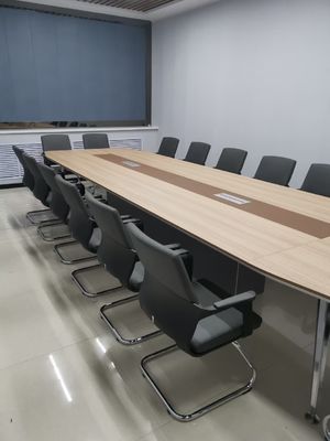 Personalità sedia da ufficio ergonomica girevole con supporto lombare a maglia e braccioli