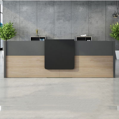Arredamento commerciale in stile design moderno