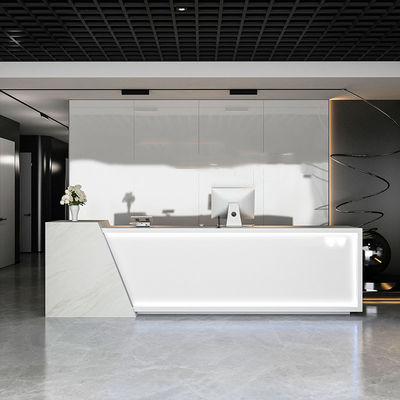 Appartamento di reception elegante e pratico per le aziende