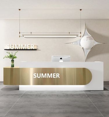 Armadietto per i cassetti organizzati e la reception in salone di bellezza o negozio di abbigliamento