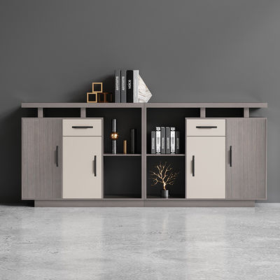 Arredamento commerciale Gabinetto per ufficio lungo con design moderno e divisorio a pannelli di legno