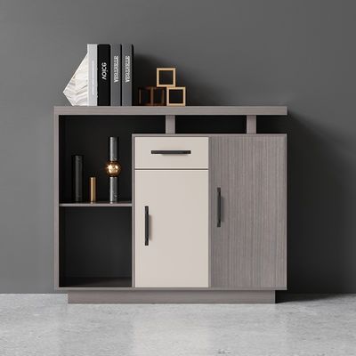 Arredamento commerciale Gabinetto per ufficio lungo con design moderno e divisorio a pannelli di legno