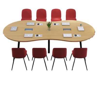 Moderno tavolo di formazione e sedia per negoziati produttivi nelle sale conferenze