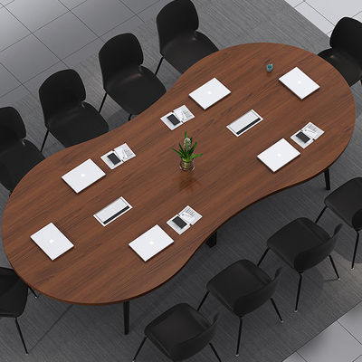 Moderno tavolo di formazione e sedia per negoziati produttivi nelle sale conferenze