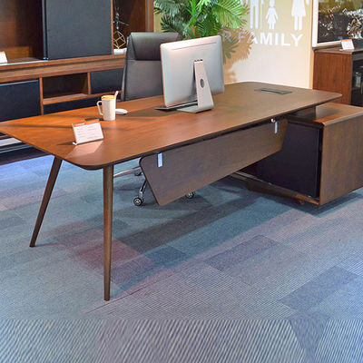 Mobili da ufficio di design contemporaneo Stazione di lavoro a forma di L per un manager moderno