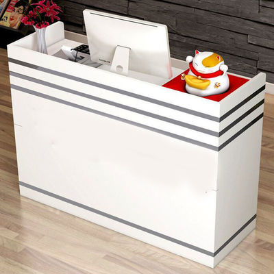 Scenari di utilizzo del centro commerciale semplice Modern Cashier Desk per la reception dell'azienda