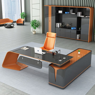 Progettazione di una scrivania a forma irregolare in materiale di vernice da forno con colori personalizzati