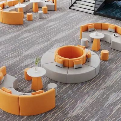 Arredamento per uffici Semplice, moderno, con area di riposo, reception, divano e tavolo da caffè a S