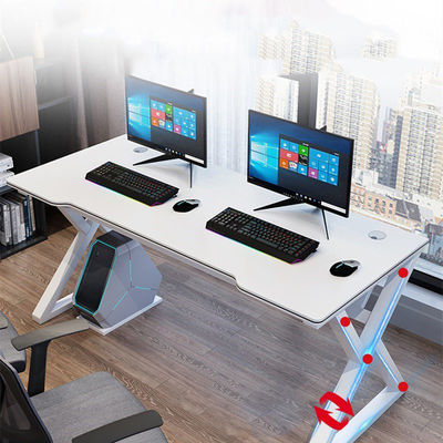 Personal computer desktop a combinazione gratuita per studenti e professionisti
