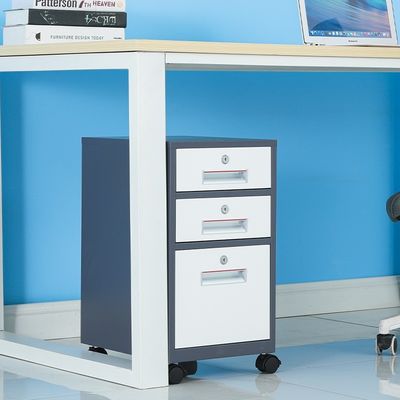 Appartamento per l'archiviazione con serratura e tre cassetti mobili