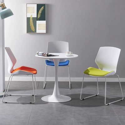 Stackable Quattro gambe ufficio di formazione porosità mesh Conference Room Chair con PC Chair