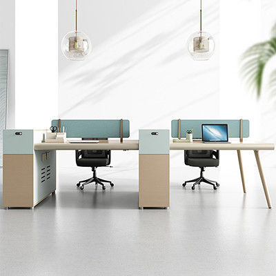 Scrivanie e sedie personalizzabili Combinazione per quattro persone Office Workstation