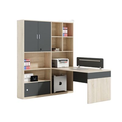 Gabinetto a doppio sedile, schermo, postazione di lavoro, computer, scrivania, stile moderno per la sala finanza