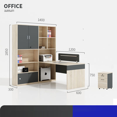 Gabinetto a doppio sedile, schermo, postazione di lavoro, computer, scrivania, stile moderno per la sala finanza