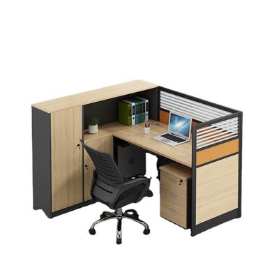Combinazione di mobili da ufficio scrivania doppia scrivania per computer scrivania e sedia con design moderno
