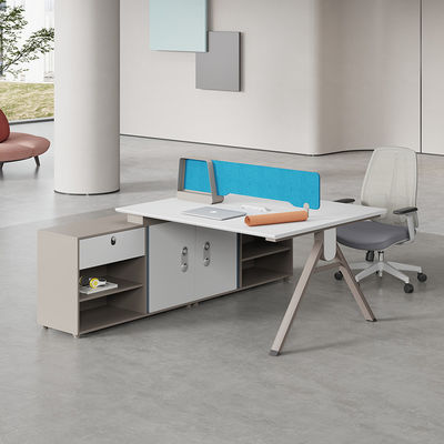 Disegno moderno leggero di lusso ufficio combinazione di scrivania e sedia per 2-4 persone