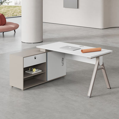 Disegno moderno leggero di lusso ufficio combinazione di scrivania e sedia per 2-4 persone