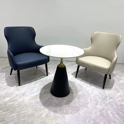 Arredamento della sala riunioni con tavolo e sedia di business in stile semplice
