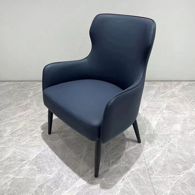 Arredamento della sala riunioni con tavolo e sedia di business in stile semplice