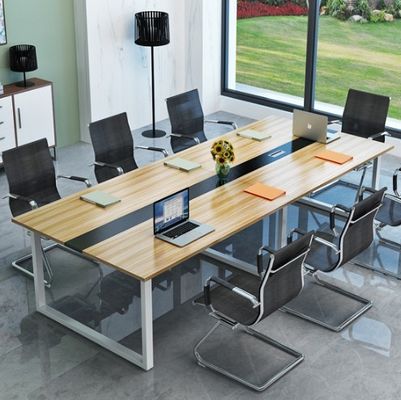 Finire sala riunioni sala riunioni tavolo di conferenza con sedie corrispondenti Set cliente richiesto