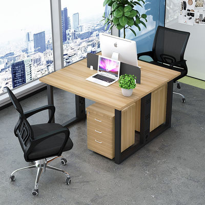 Metalli Legs Modern Multi-Person Desk Set per l'organizzazione dell'ufficio richiesto dal cliente