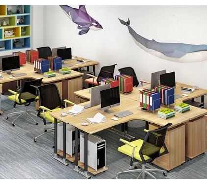 Scrivania di ufficio a forma di L in legno con funzione di sollevamento