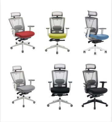 Moderna sedia da ufficio girante blu e nera per postazioni di lavoro ergonomiche