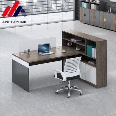 Stazione di lavoro di ufficio in stile moderno con design modulare aperto e materiale MFC