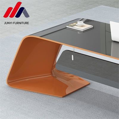 Creare uno spazio di lavoro professionale con la vernice da forno in forma di L