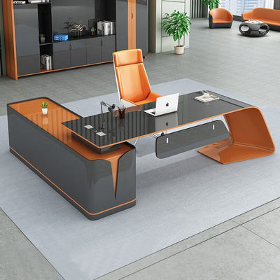 Creare uno spazio di lavoro professionale con la vernice da forno in forma di L
