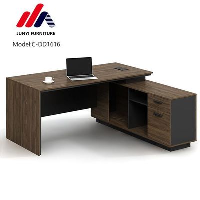 Stylish L-shaped Executive Office Desk per Direttore e Manager in Design Moderno