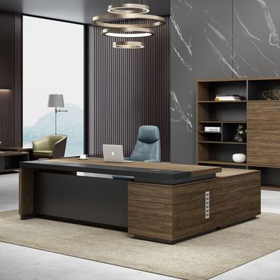 Stylish L-shaped Executive Office Desk per Direttore e Manager in Design Moderno